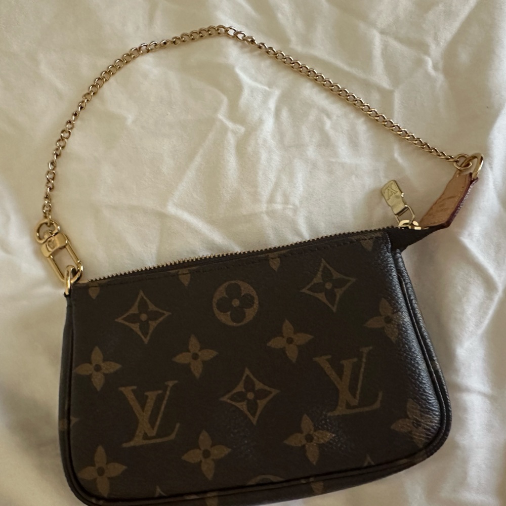 Louis Vuitton monogram mini pochette accessories